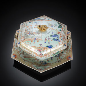 <b>A GOOD HEXAGONAL FAMILLE ROSE EXPORT PORCELAIN TUREEN AND COVER ON STAND WITH SCENES FOR THE SILK PRODUCTION</b>