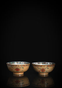 <b>A VERY RARE PAIR OF FAMILLE VERTE CAFÉ-AU-LAIT-GROUND BOWLS FROM THE COLLECTION OF FREDERICK AUGUSTUS (1670 - 1733) - ELECTOR OF SAXONY AND KING OF POLAND</b>