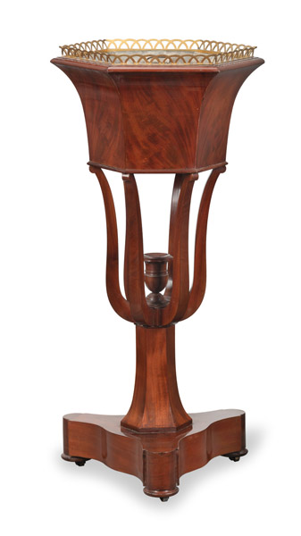 <b>Klassizistische Jardiniere</b>