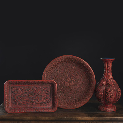 <b>A SIX-LOBED VASE, A RECTANGULAR TRAY, AND A DISH WITH RED-LACQUER DECORATION</b> <b>A SIX-LOBED VASE, A RECTANGULAR TRAY, AND A DISH WITH RED-LACQUER DECORATION</b>