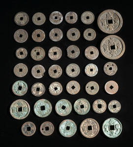 <b>A COLLECTION OF 40 CASH COINS</b>