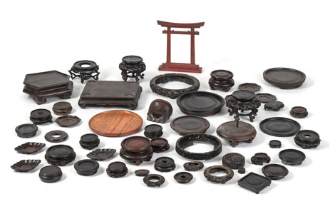 <b>LOT OF WOOD STANDS AND STRIPS</b>