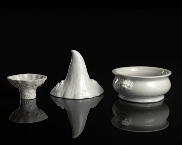 <b>A DEHUA CENSER AND TWO WINE CUPS</b>