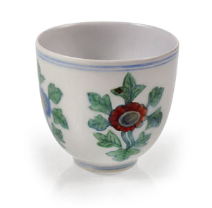 <b>A DOUCAI 'CHRYSANTHEMUM' WINE CUP</b>
