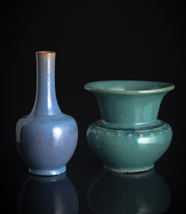 <b>Spucknapf mit grüner Glasur und Vase mit Jun-Glasur</b>