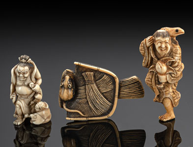 <b>Drei Netsuke aus Elfenbein: Gama Sennin, Daikoku als Bildhauer an einer Nio-Statue arbeitend und Ratte auf einem Korb</b>