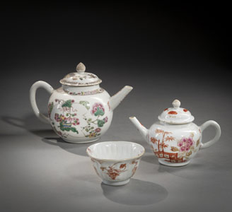 <b>TWO SMALL TEAPOTS AND A BOWL</b>