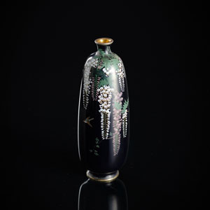<b>Feine Cloisonné-Vase mit Glyzinien-Zweigen</b>