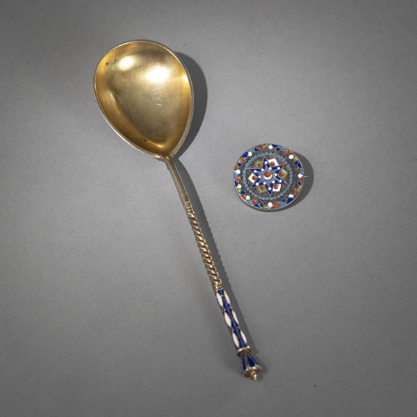 <b>AN ENAMELLED SILVER SPOON AND A CLOTHING BUTTON AS BROOCH</b>