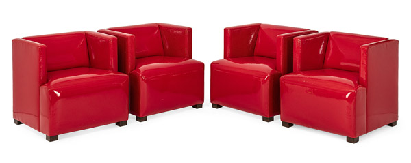 <b>A SET OF FOUR LOUNGE CHAIRS</b>