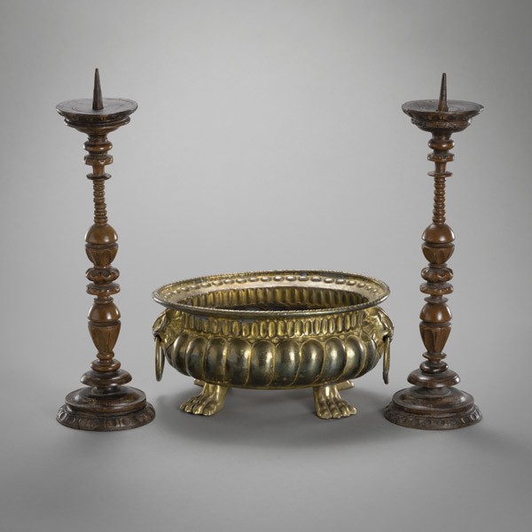 <b>A PAIR OF BAROQUE CARVED WOOD CANDLESTICKS</b>