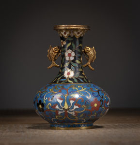 <b>A SMALL CLOISONNÉ-ENAMEL FISH-HANDLED VASE</b> <b>A SMALL CLOISONNÉ-ENAMEL FISH-HANDLED VASE</b>