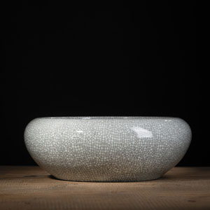<b>A LARGE BASIN WITH CRAZED CELADON GLAZE</b> <b>A LARGE BASIN WITH CRAZED CELADON GLAZE</b>