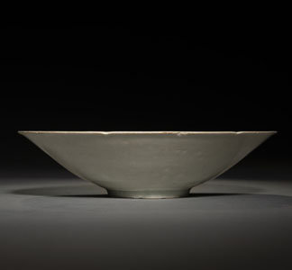 <b>A FLORIFORM 'QINGBAI' BOWL</b> <b>A FLORIFORM 'QINGBAI' BOWL</b>