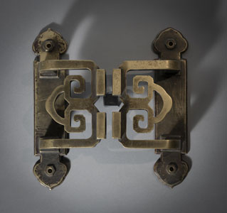 <b>A PAIR OF HEAVY BRONZE 'RUYI' DOOR HANDLES</b>