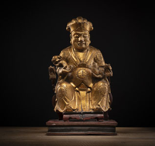 <b>A GILT WOOD FIGURE OF 'LU'</b>