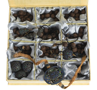 <b>A FRUIT KERNEL AND METAL PEARL MANDARIN NECKLACE</b>