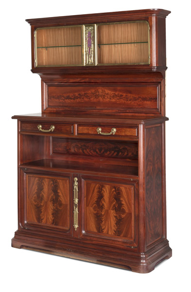 <b>Imposantes Jugendstil-Buffet</b>