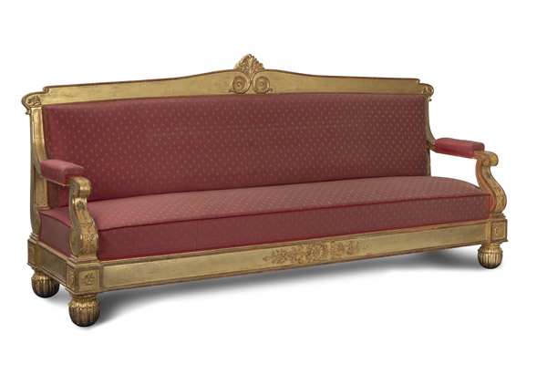 <b>A LARGE SOUTH GERMAN GILTWOOD HALL BENCH</b>