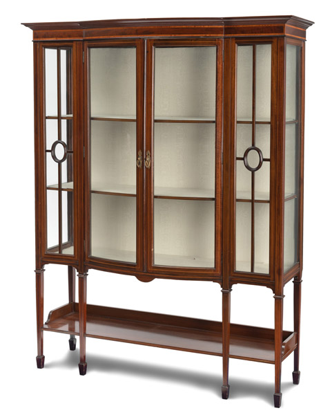 <b>AN ENGLISH MAHOGANY AND SATIN WOOD DISPLAY CABINET</b>