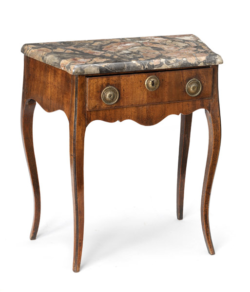 <b>A DUTCH BRASS MOUNTED MAHOGANY CONSOLE</b> <b>A DUTCH BRASS MOUNTED MAHOGANY CONSOLE</b>