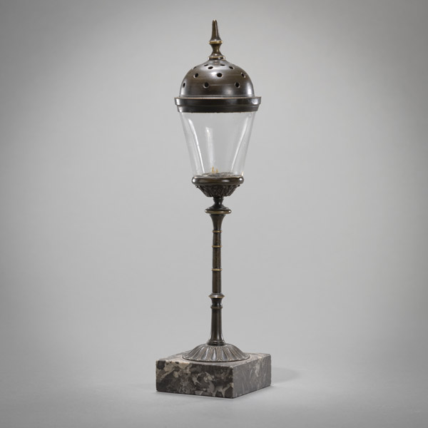 <b>A BRONZE MODEL OF A STREET LAMP</b>