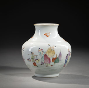 <b>A 'ZUN'-SHAPED 'FAMILLE ROSE' PORCELAIN VASE</b>