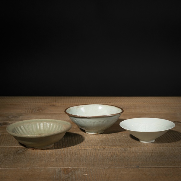 <b>TWO 'QINGBAI' BOWLS WITH FLORAL DECORATION AND A 'LONGQUAN' SELADON BOWL</b> <b>TWO 'QINGBAI' BOWLS WITH FLORAL DECORATION AND A 'LONGQUAN' SELADON BOWL</b>