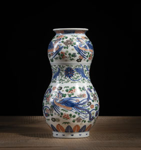 <b>A 'WUCAI' PHOENIX PORCELAIN VASE</b>