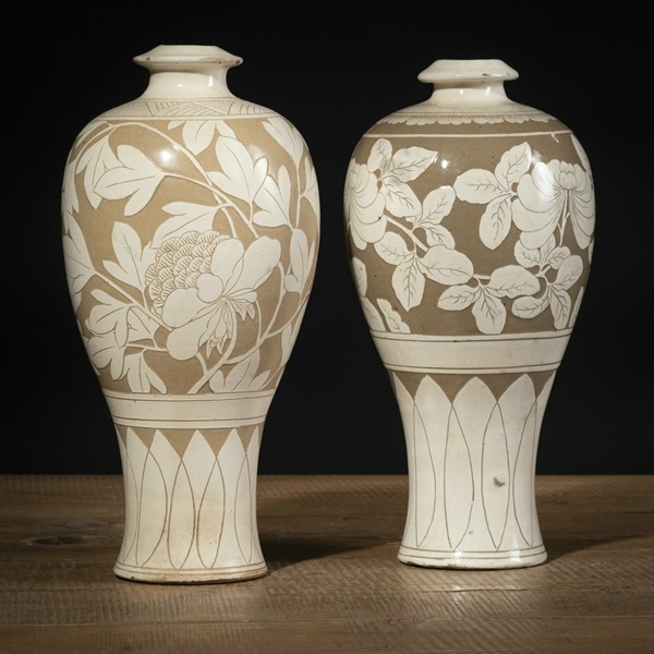 <b>TWO SGRAFFITO 'CIZHOU' VASES 'MEIPING'</b> <b>TWO SGRAFFITO 'CIZHOU' VASES 'MEIPING'</b>