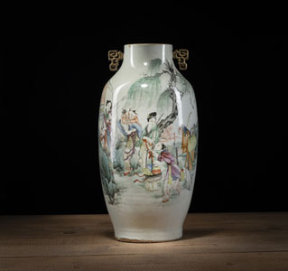 <b>A 'FAMILLE ROSE' FIGURAL PORCELAIN VASE</b> <b>A 'FAMILLE ROSE' FIGURAL PORCELAIN VASE</b>