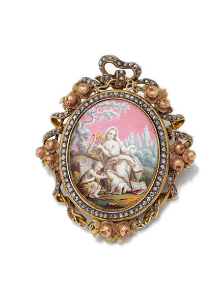 <b>A ROCOCO STYLE BROOCH WITH ALLEGORY OF MUSIC</b>