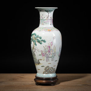 <b>A 'FAMILLE ROSE' IMMORTALS PORCELAIN VASE</b> <b>A 'FAMILLE ROSE' IMMORTALS PORCELAIN VASE</b>