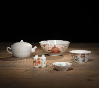 <b>A SMALL PORCELAIN GRISAILLE TEAPOT, THREE BOWLS/DISHES, AND A DOUBLE SNUFFBOTTLE</b>