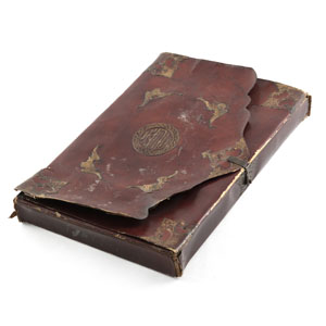 <b>A LEATHER AND SILK DOCUMENT FOLDER</b> <b>A LEATHER AND SILK DOCUMENT FOLDER</b>
