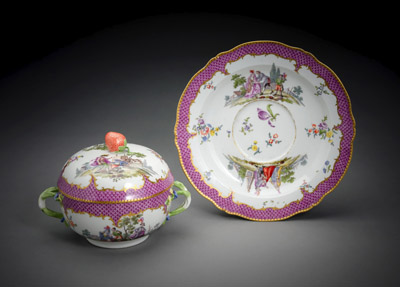 <b>A FINE MEISSEN PORCELAIN ECUELLE WITH COVER AND DISH</b>