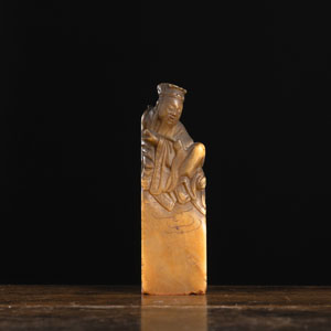 <b>A BOWNISH-YELLOW SOAPSTONE CARVED WITH THE IMMORTAL, LÜ DONGBIN</b> <b>A BOWNISH-YELLOW SOAPSTONE CARVED WITH THE IMMORTAL, LÜ DONGBIN</b>