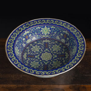 <b>A BLUE-GROUND POLYCHROME LOTUS PORCELAIN BASIN WITH 'SHOU' CHARACTERS</b>