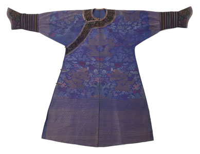 <b>A BLUE DRAGON ROBE WITH WOVEN PATTERNS</b>