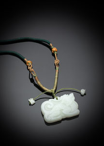 <b>A FINELY CARVED MYTHICAL BEAST JADE PENDANT</b>