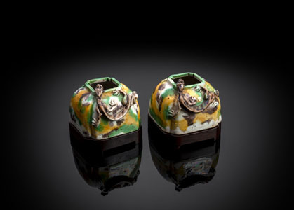 <b>A PAIR OF 'SPINACH AND EGG'-GLAZED 'CHILONG' PORCELAIN BRUSHWASHERS</b>
