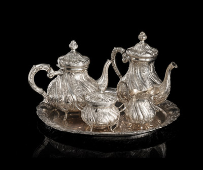 <b>Kaffee-Tee-Service auf Tablett</b>