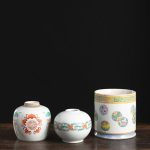 <b>A GROUP OF TWO 'FAMILLE ROSE' PORCELAIN VASES AND A HANDLED CUP</b>