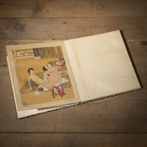 <b>A LEPORELLO ALBUM WITH EIGHT EROTIC DEPICTIONS. INK AND COLORS ON SILK</b>
