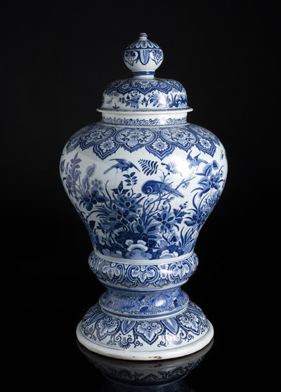 <b>A LARGE BLUE AND WHITE PAINTED FAIENCE VASE AND COVER</b>