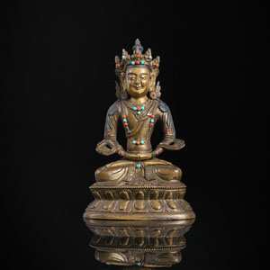 <b>Bronze des Amitayus auf einem Lotus mit Steineinlagen und Teilvergoldung</b>
