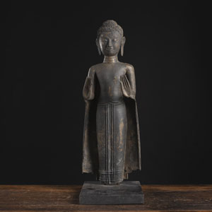 <b>Bronze des stehenden Buddha auf einem Holzstand</b>