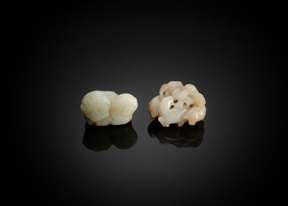 <b>A FINE CARVED JADE RAM GROUP WITH LINGZHI AND PEACHES AND A RECUMBENT LION</b>