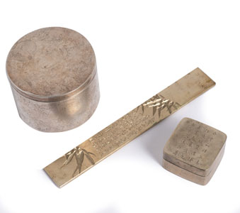 <b>A PAKTONG BOX AND COVER WITH TWO WEIGHTS, A PAKTONG PAPER WEIGHT AND AN EUORPEAN SILVER BOX</b> <b>A PAKTONG BOX AND COVER WITH TWO WEIGHTS, A PAKTONG PAPER WEIGHT AND AN EUORPEAN SILVER BOX</b>