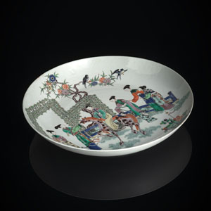 <b>A FAMILLE VERTE FIGURAL PLATE</b>